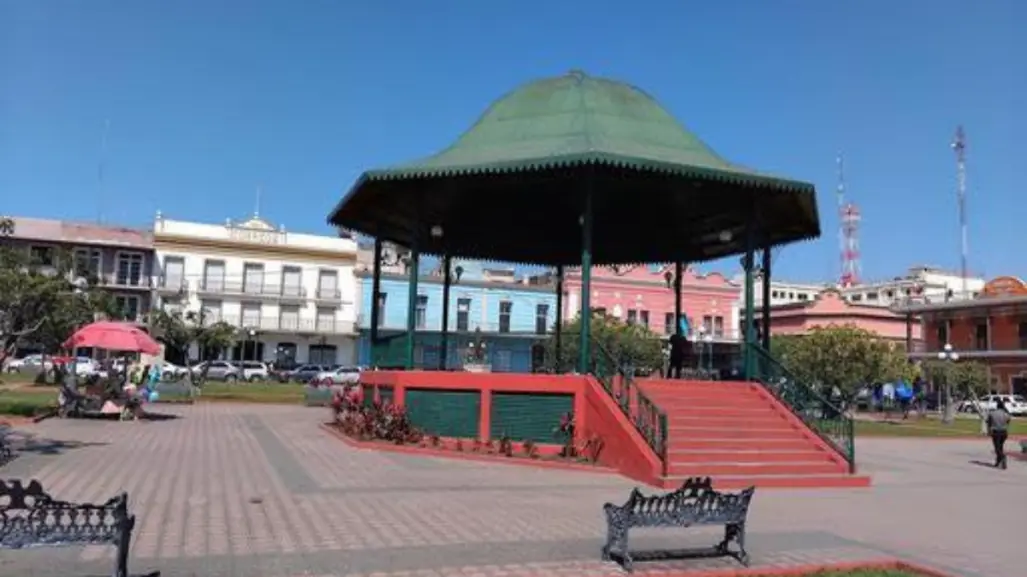 Proponen quitar kiosko en plaza de Tampico para poner un obelisco
