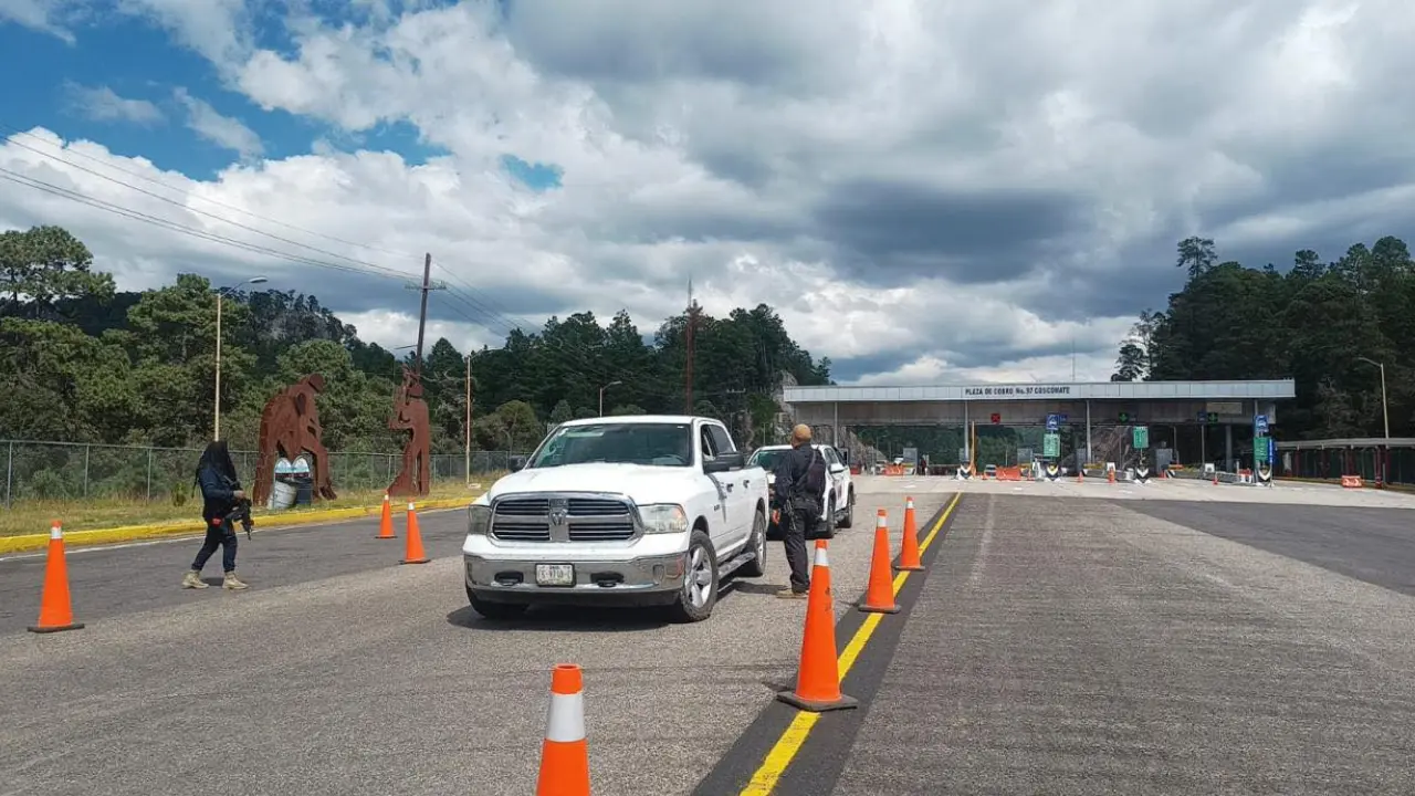 La supercarretera Durango-Mazatlán registra algunos riesgos durante el mes de agosto. Foto: SSP Durango.