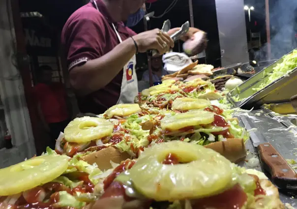 El puesto de hamburguesas famoso por su aderezo de aguacate y sus rajas cortadas a mano