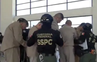 Así fue el traslado de los 26 narcotraficantes mexicanos a EU | VIDEO