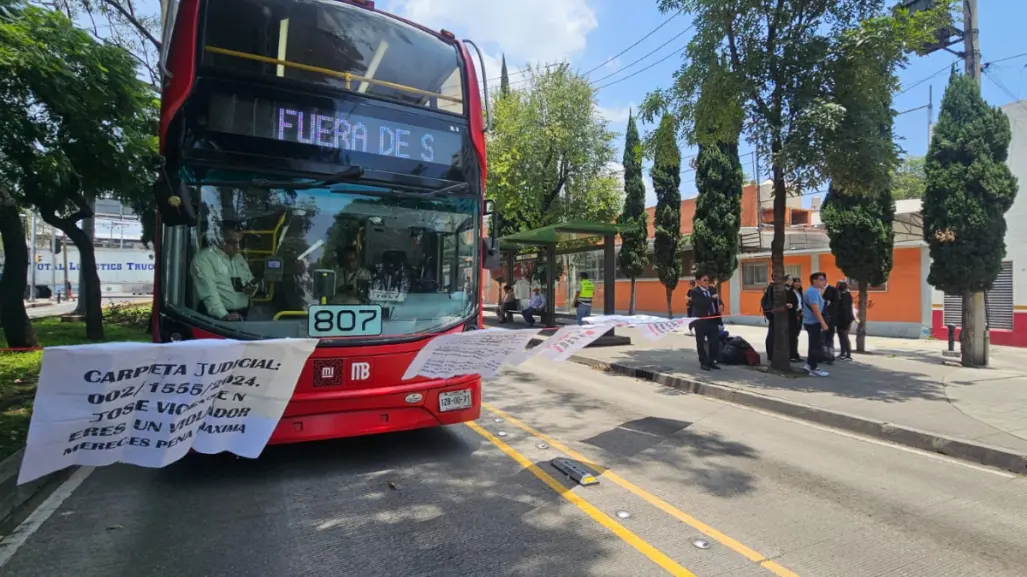 Bloqueo en estación Misterios del Metrobús: mujer denuncia violación y exige justicia al ISSSTE