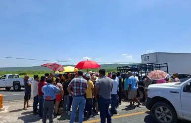 Familias de Villa Cuauhtémoc cierran carretera Altamira-González por falta de agua