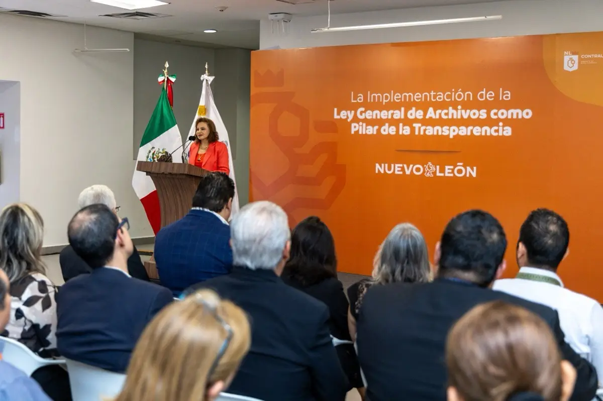 En la imagen María Teresa Herrera Tello, contralora general durante la jornada “La Implementación de la Ley General de Archivos como Pilar de la Transparencia”. Foto: Gobierno de Nuevo León