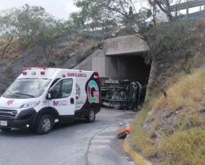 Accidente vial en García deja dos personas sin vida y varios lesionados