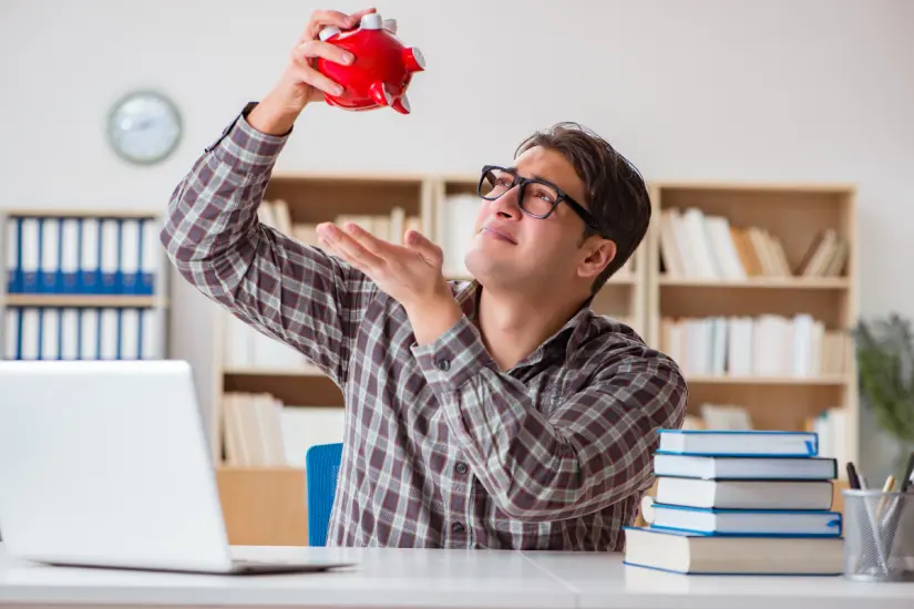Considerar el retiro parcial de Afores por desempleo o matrimonio implica sopesar diferentes aspectos financieros y personales relevantes. Foto: Canva