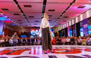 Lorena de la Garza rinde informe y llama a cuidar Monterrey juntos