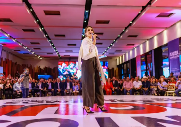 Lorena de la Garza rinde informe y llama a cuidar Monterrey juntos