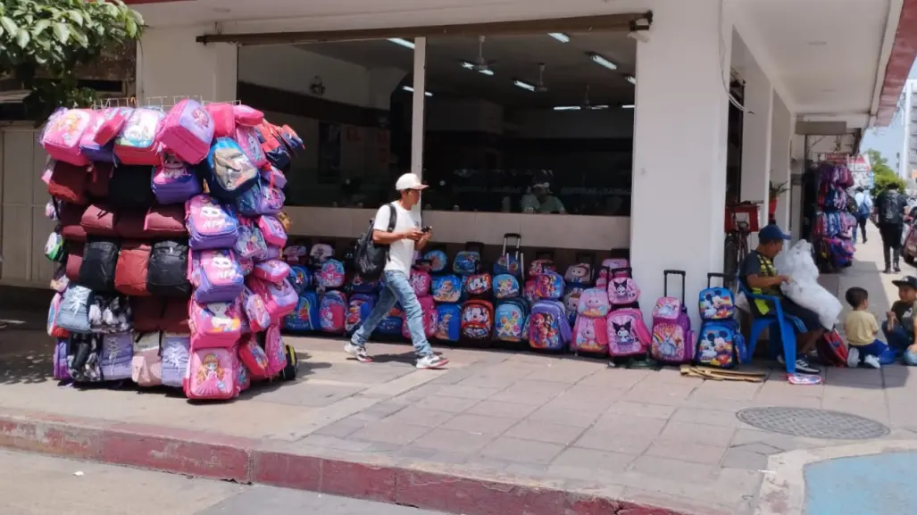 ¿Originales o de piratería? Comienza la oferta de útiles escolares en Chiapas