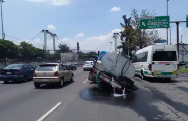 FOTOS | Socavón en Iztapalapa atrapa pipa con más de 10 mil litros de agua potable