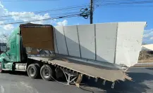 Tráiler, camión urbano y locomotora protagonizan accidente en Escobedo