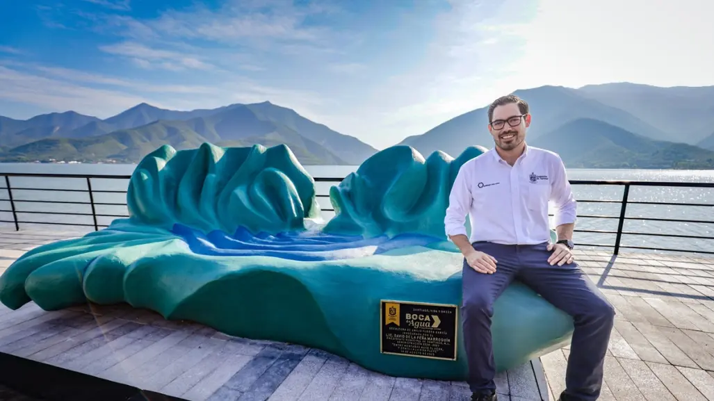 David de la Peña devela escultura en honor a Rodrigo Gómez en la presa La Boca