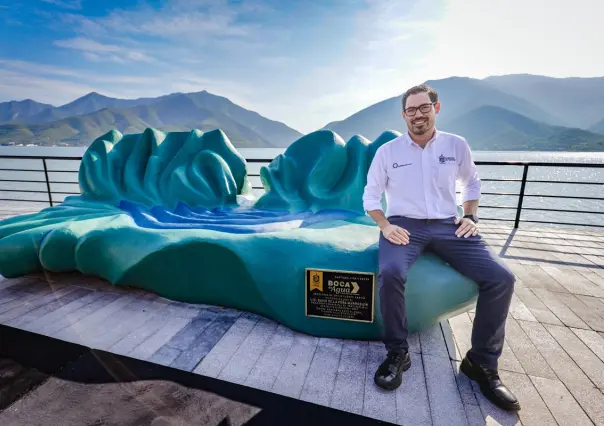 David de la Peña devela escultura en honor a Rodrigo Gómez en la presa La Boca