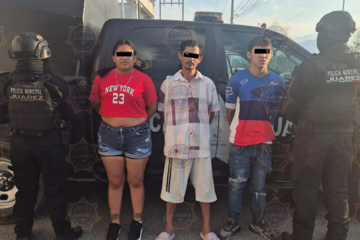 Los oficiales encontraron en poder de los detenidos diversas dosis de sustancias similares al cristal y marihuana/Foto: Policía de Juárez