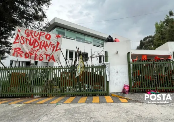 Tensión en UAEMéx por paro en Ciencias Políticas; estudiantes exigen regreso inmediato a clases