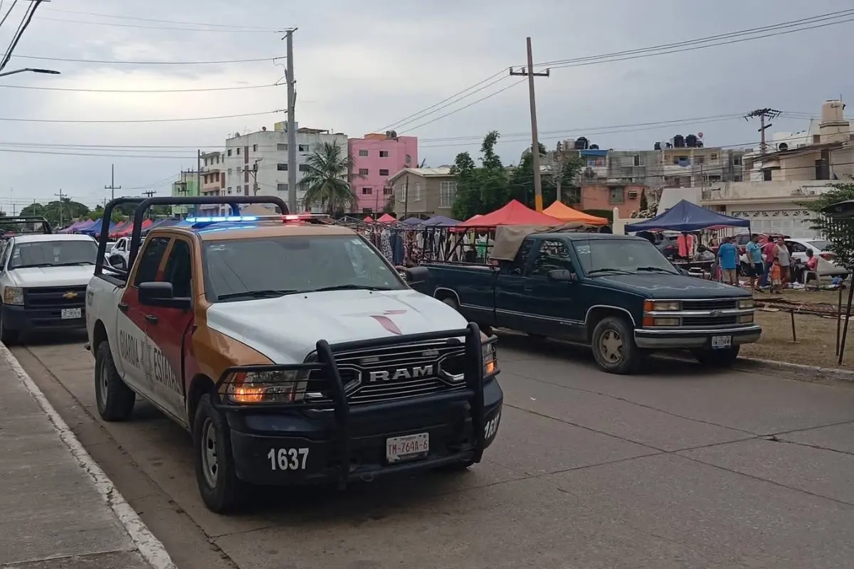 Despliegue policial toma por sorpresa a vendedores ambulantes en Avenida Cuauhtémoc. Reacciones y razones detrás del operativo en Tamaulipas.