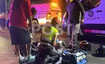 Moto embiste a peatón y lo deja herido en Santa Catarina
