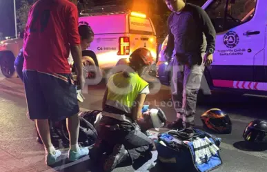 Moto embiste a peatón y lo deja herido en Santa Catarina