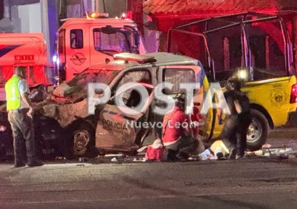 Choque de patrullas deja a tres policías heridos en Monterrey