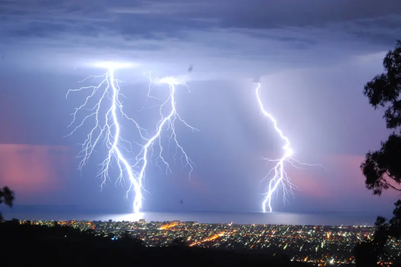 Tormenta negra en la CDMX. Foto: Canva