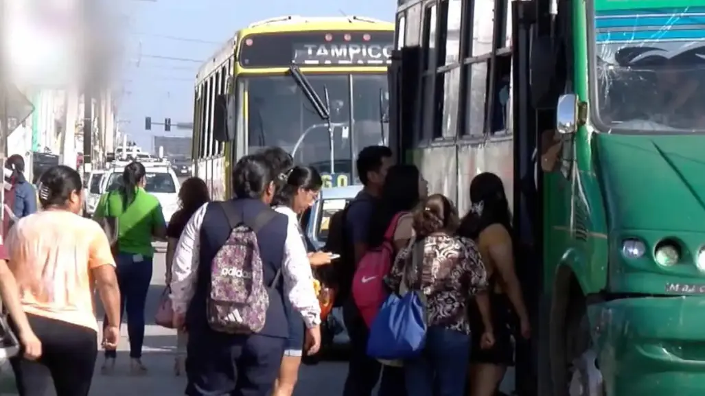 Crisis del transporte público en el sur de Tamaulipas deja a usuarios esperando hasta una hora