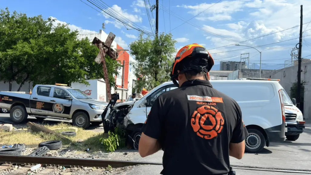 Desaparece tren tras choque con camioneta en Monterrey