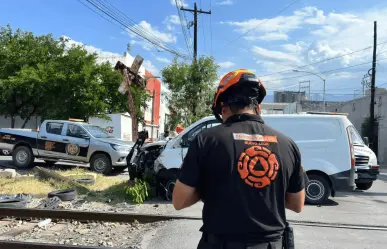 Desaparece tren tras choque con camioneta en Monterrey