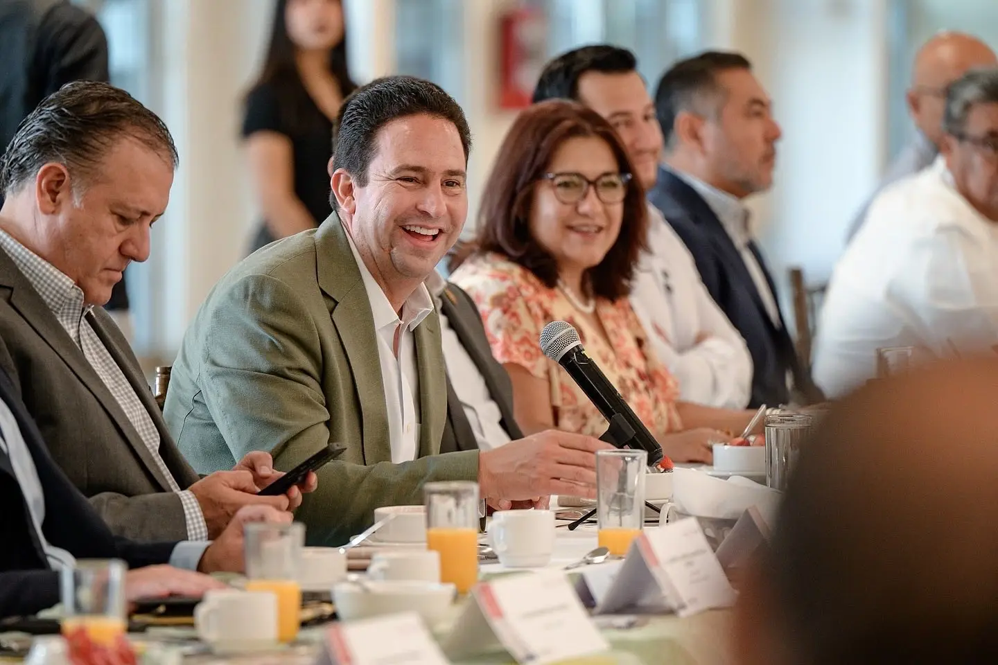 El alcalde Javier Díaz en reunión con los socios de Canacintra. (Fotografía: Javier Díaz)
