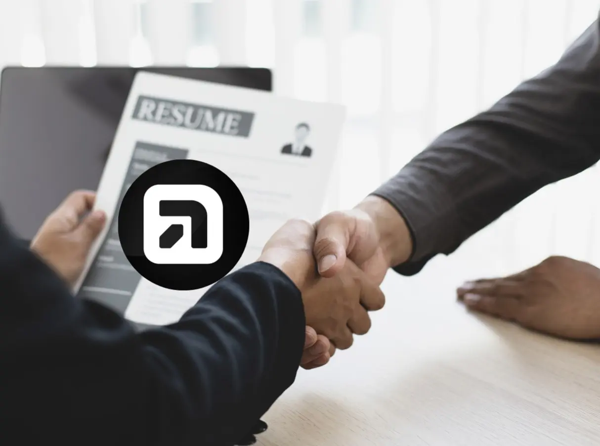 La organización de esta brigada de empleo busca generar un espacio donde los buscadores de empleo puedan acercarse directamente a las empresas y postularse a las vacantes disponibles. Foto: Canva/Gobierno de Apodaca.