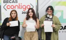 Apodaca entrega más de 11 mil becas a estudiantes de preparatoria y universidad