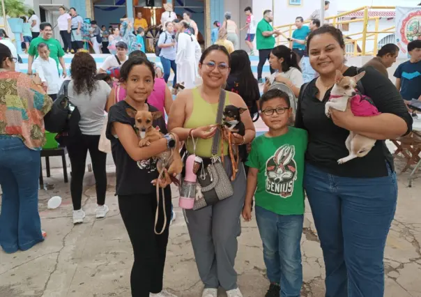 Ciudadanos acuden a bendecir a sus mascotas en Chiapas por festividades de San Roque