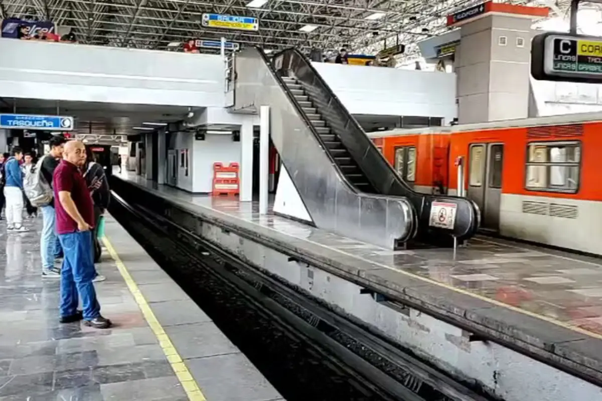 Metro estación Chabacano de la línea 2. Foto: SPD | Canva