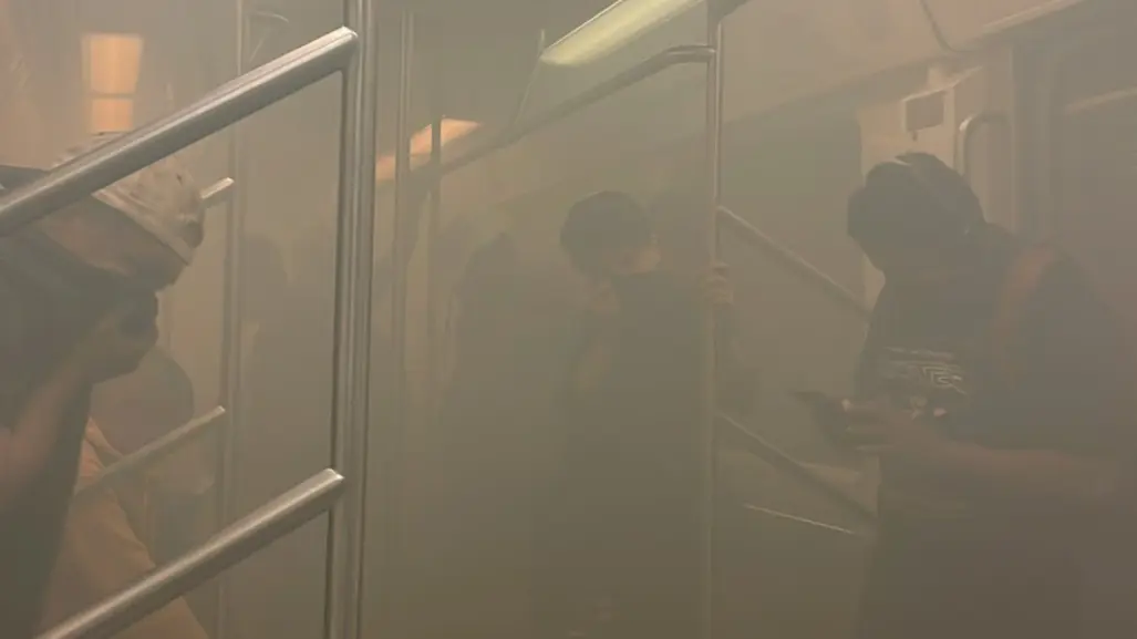 VIDEO | Cortocircuito en Metro Pino Suárez Línea 2 provoca desalojo de usuarios