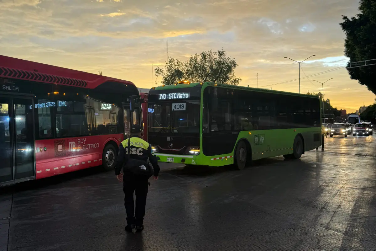 Unidades de RTP apoyando al servicio del Metro en CDMX.    Foto: Ramón Ramírez