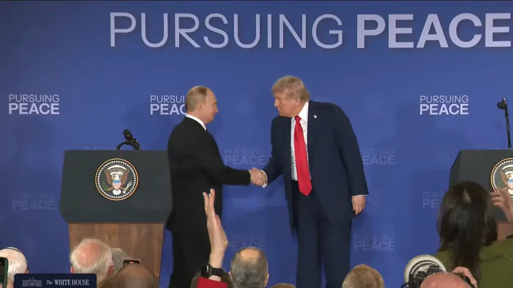 Vladimir Putin y Donald Trump confirman avances hacia un acuerdo de paz en Ucrania