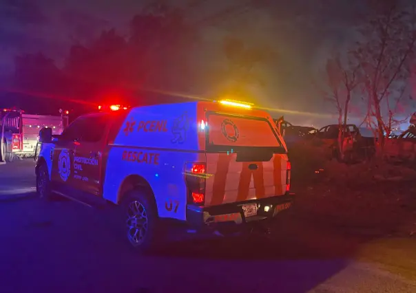 Incendio en corralón de Garajes y Talleres moviliza a Protección Civil en El Carmen