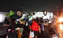 Volcadura de camión de pasajeros deja lesionados en Huehuetoca, Edomex
