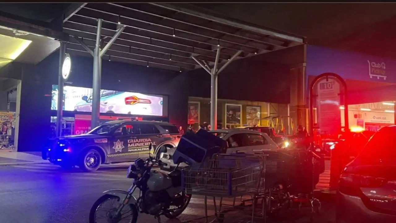 Ataque armado en centro comercial de Naucalpan deja dos personas sin vida. Foto: @PuntoMedioEdo