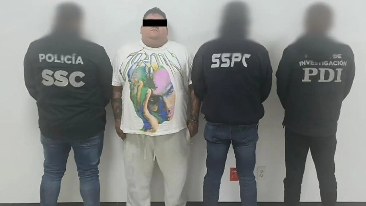 Capturan a presunto responsable de extorsiones y narcomenudeo en Edomex y CDMX. Foto: @PabloVazC