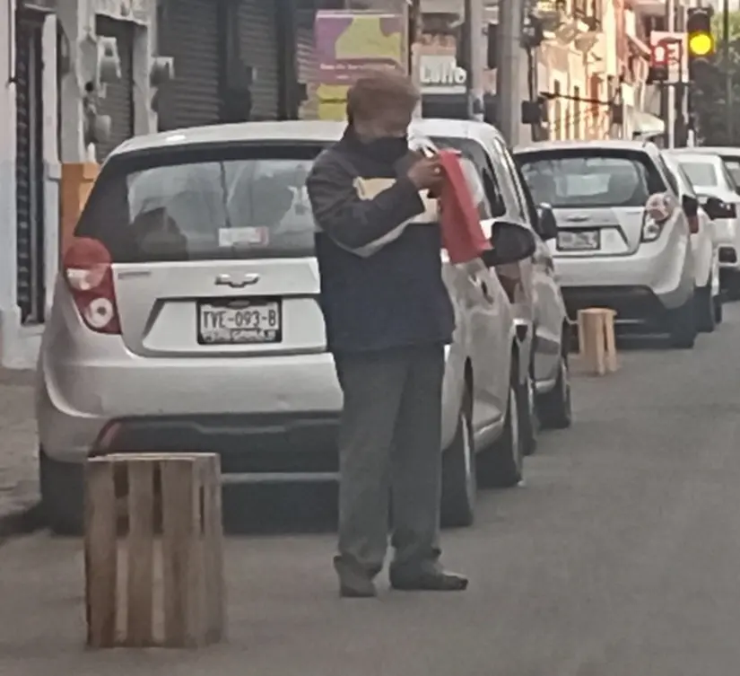 Franelero en la calle de la CDMX. Foto: X @Hechizero_38