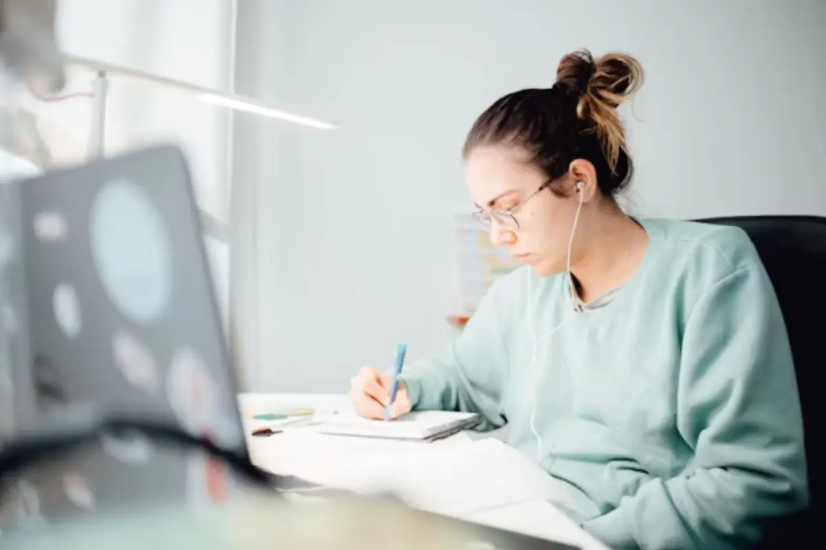 Descubre cómo la beca Fundación Fleishman y Tecmilenio beneficia a estudiantes destacados al 100%