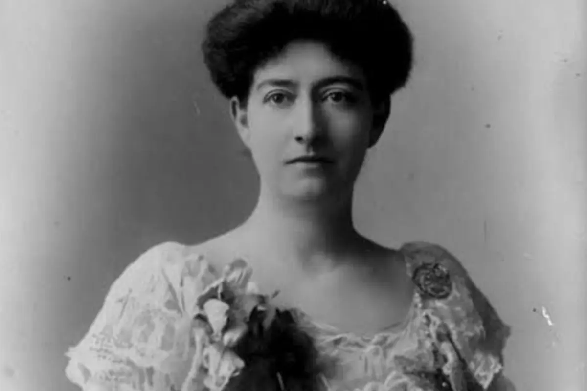 Descubre la historia de Carmen Romero Rubio, la esposa tamaulipeca de Porfirio Díaz. Conoce su papel como primera dama y su legado en México.