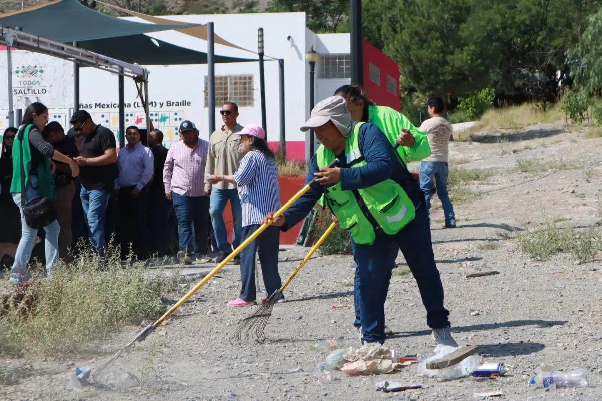 Gabriel Elizondo Pérez, coordinador general de Mejora Coahuila, explicó que el programa busca recuperar espacios públicos y garantizar un entorno más digno y seguro para todas las familias./Foto: Gobierno Municipal de Saltillo