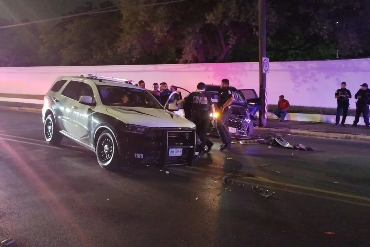 La madrugada de este sábado se registró un accidente vial en el municipio de San Pedro Garza García. Foto: Policía de San Pedro