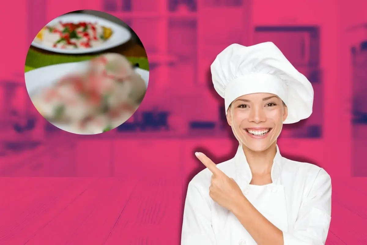 Chef apuntando con una cocina de fondo Foto: Canva
