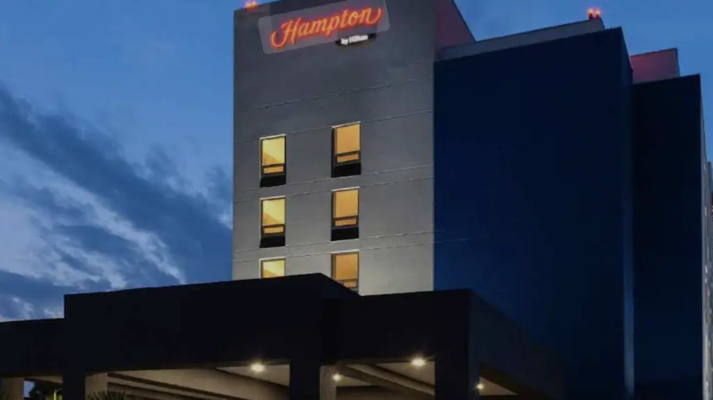 Intoxicación masiva en hotel Hampton by Hilton: muere un trabajador en Saltillo