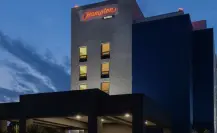 Intoxicación masiva en hotel Hampton by Hilton: muere un trabajador en Saltillo