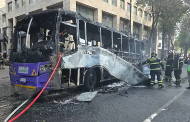 VIDEO | Autobús en llamas en Centro Histórico de la CDMX ¿Qué ocurrió?