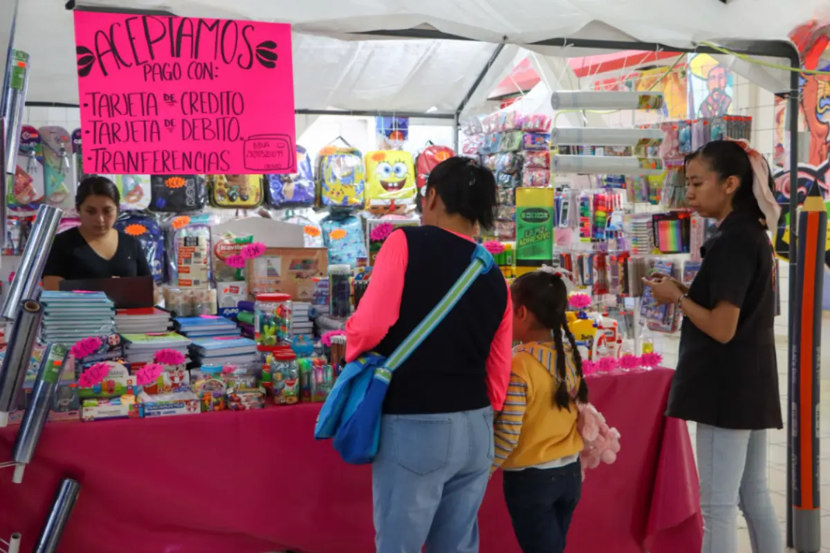 Venta de útiles escolares.  Foto: FB (Gobierno Municipal de Nezahualcóyotl)