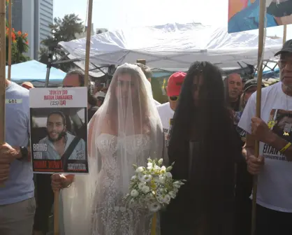 Exrehén mexicana celebra boda simbólica en Tel Aviv con su pareja aún cautiva