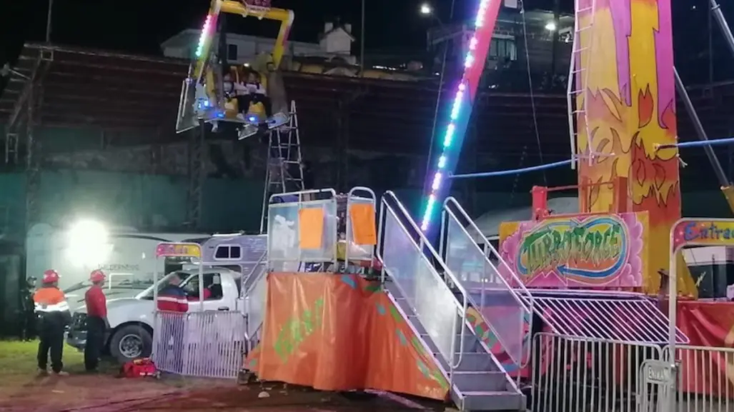 Video l Falla en juego mecánico en Puebla provoca pánico entre los asistentes